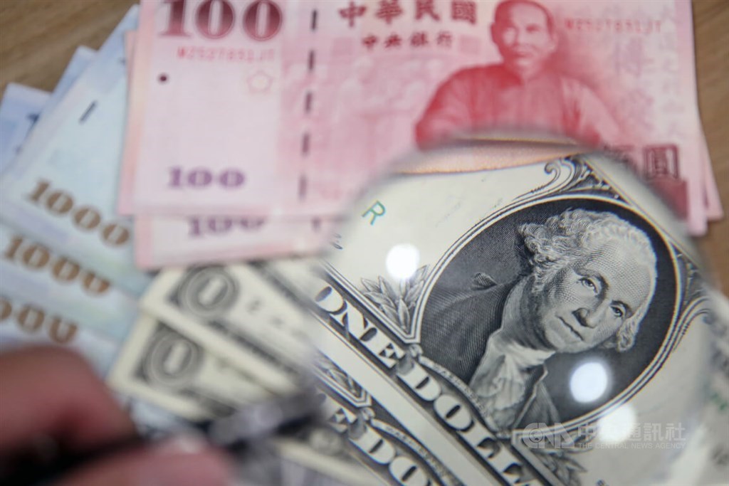U.S. dollar closes sharply higher to top NT$32 mark on Taipei forex