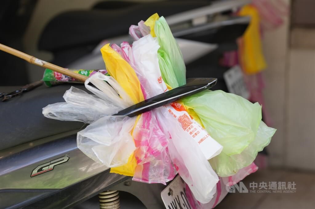 Plastic supplies to remain sufficient amid oil concerns: MOEA