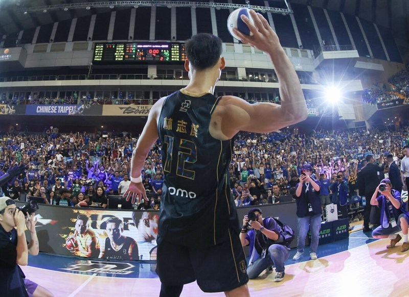 Lin Chih-chieh scores 21 in first game of retirement series