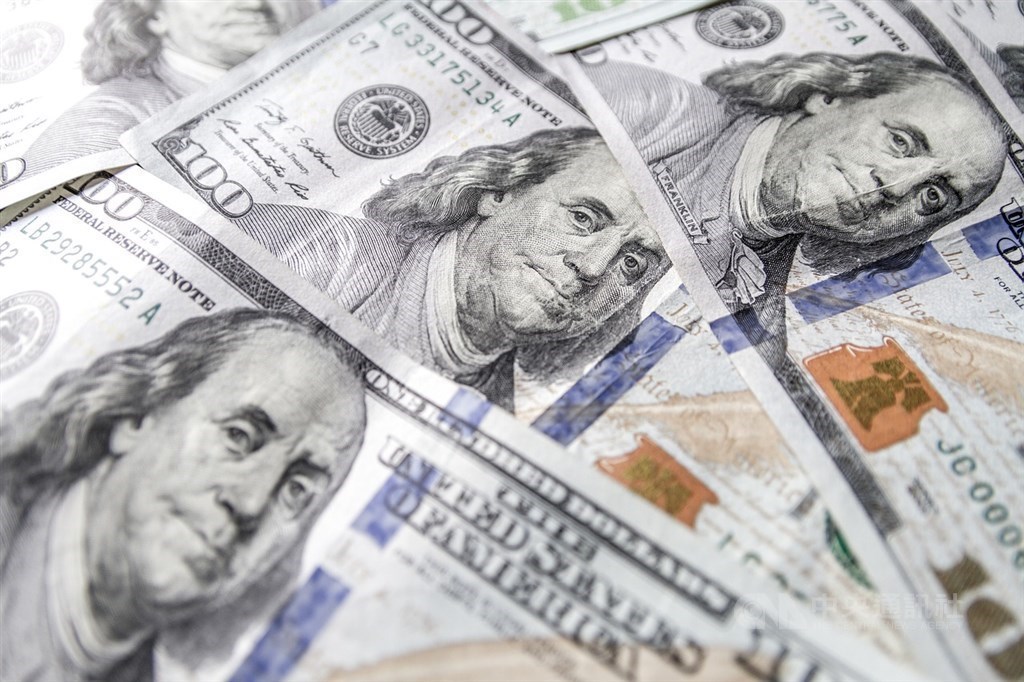 U.S. dollar closes lower in Taipei forex market