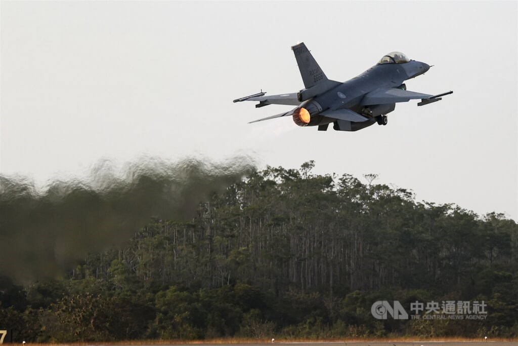 F-16 collision avoidance system to go fully operational in 2028: Air Force