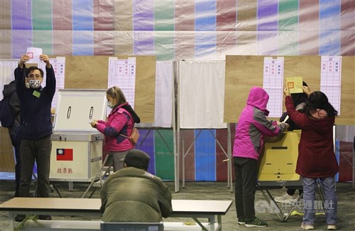 Four referendum questions fail to pass on low turnout (update)