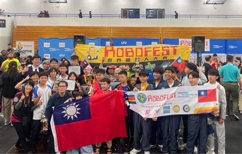 Taiwanese students win four first-place awards at World Robofest