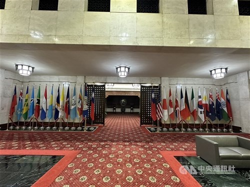 Taiwan envoy meets with new SVG leader, extends Lai