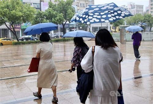 CWA forecasts heavy rain Tuesday, temperature drop to 10°C over weekend