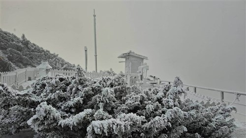 Snow falls on Taiwan