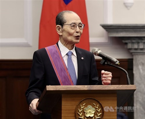 President confers Order of Brilliant Star on Sadaharu Oh