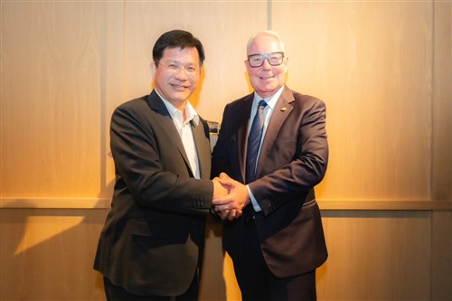 Taiwan's top diplomat meets Australian lawmaker during stopover