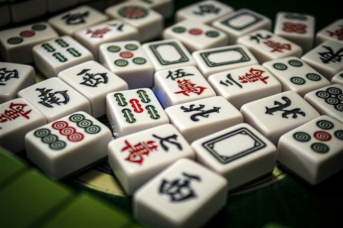 New Taipei police bust retirees' mahjong gambling den