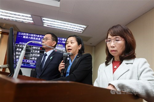 MAC head refuses to answer questions from China-born TPP lawmaker