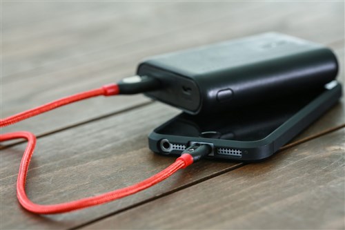 Taiwan airlines cap power banks at two, ban in-flight charging