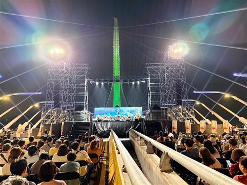 Danjiang Bridge arts festival draws over 150,000 ahead of opening