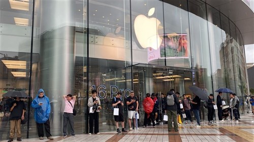 TSMC to remain top Apple chipmaker despite reported Intel deal: Experts
