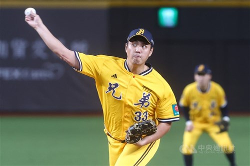 Guardians erupt for 13 runs in 1st inning to rout Brothers