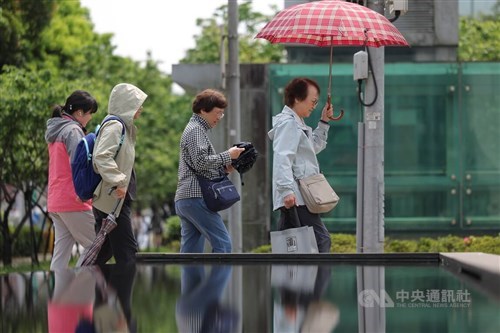 Rain to ease across Taiwan Saturday, intensify again early next week