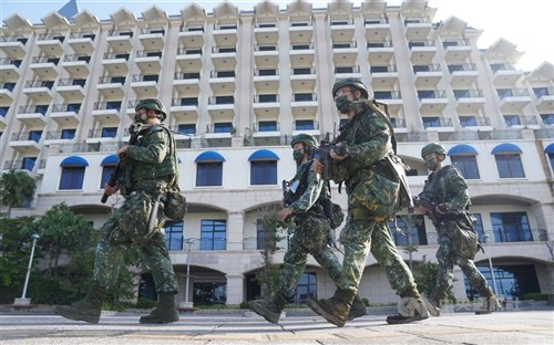 Cabinet proposes 4% pay increase for military personnel, civil servants