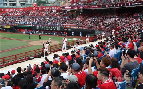 Dragons hit 3 home runs to snap Li Dong-ming's 10-game winning streak