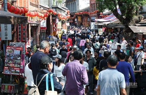 Domestic travel trips, spending hit record highs in 2025: Agency