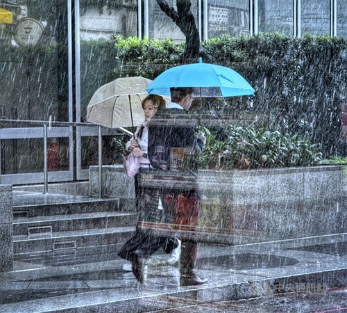 Southwesterlies to bring heavy rain in southern Taiwan: CWA