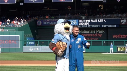 Taiwan-born astronaut throws 1st pitch at Nationals' Taiwan Heritage Day