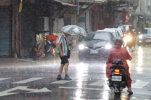 Heavy rain advisories issued for northern, southern Taiwan