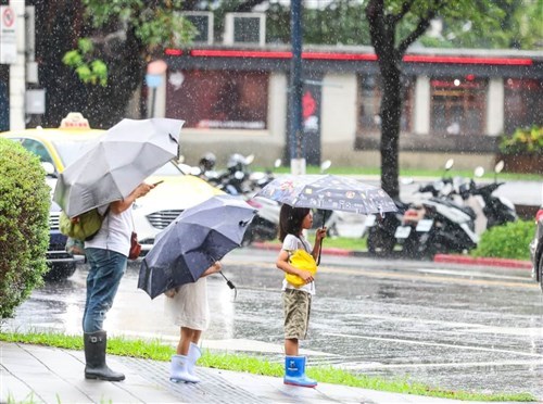 Seasonal winds bring rain to northern, eastern Taiwan: CWA