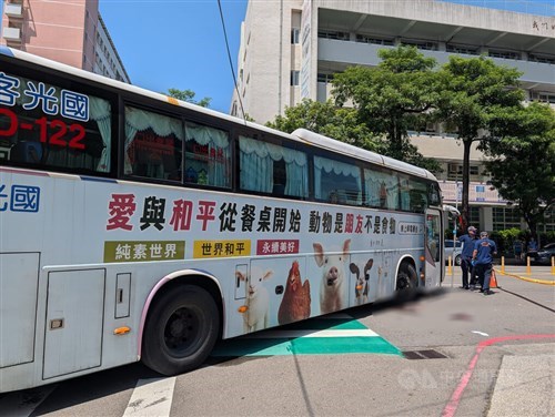 Singaporean tourist dies days after Taichung bus accident