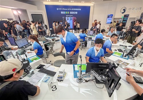 Early buyers snap up iPhone 18 Pro models