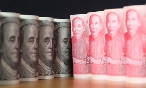 U.S. dollar closes lower on Taipei forex market
