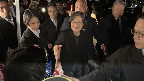 Ex-President Tsai arrives in San Francisco to warm welcome