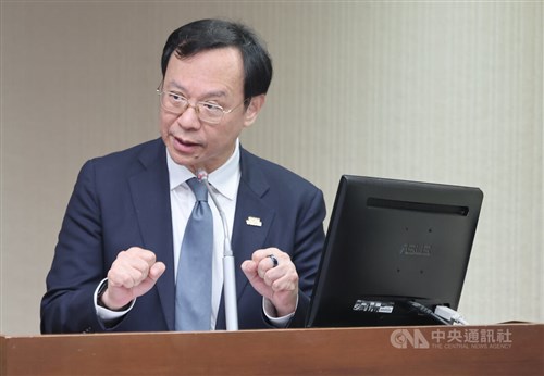 Health minister defends harm reduction amid Taipei mayoral race clash