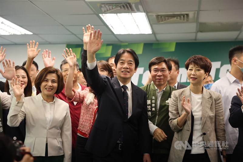 Vice President Lai Ching-te (front, center) waves to reporters at the DPP headquarters in Taipei Wednesday after he received the DPP