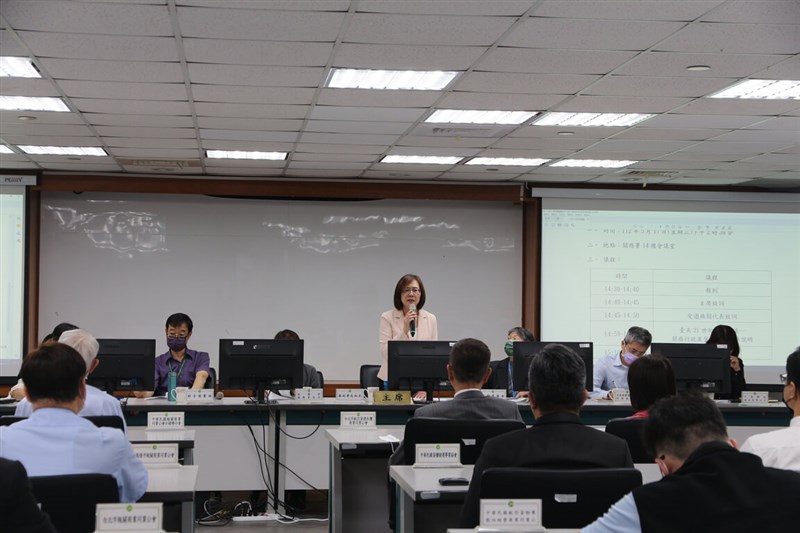 An government official explains to businesses the "First Agreement" to be signed under the U.S.-Taiwan Initiative on 21st Century Trade in this undated photo. Photo courtesy of Ministry of Finance May 23, 2023