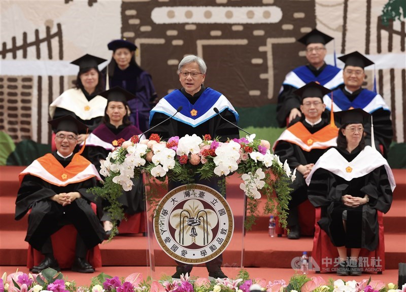 Founder and CEO of Nvidia Corp. Jensen Huang (黃仁勳) addresses the crowd at a commencement ceremony at National Taiwan University in Taipei Saturday. CNA photo May 27, 2023