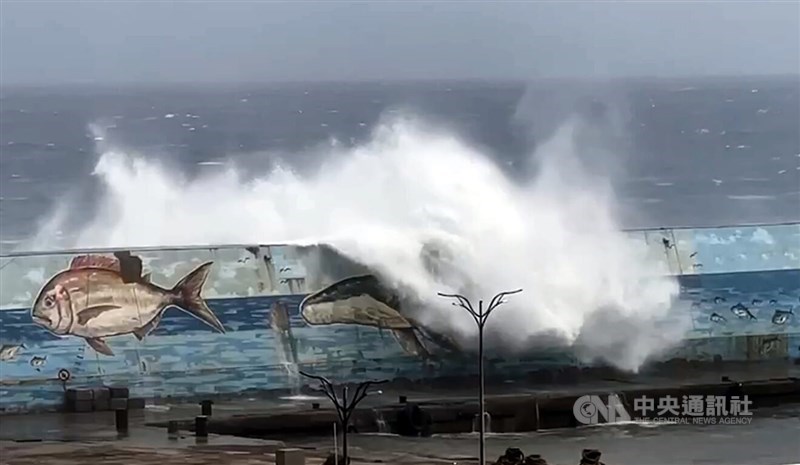 High waves strike over a sea wall at Fugang fishing port in Taitung County Monday morning. CNA photo May 29, 2023