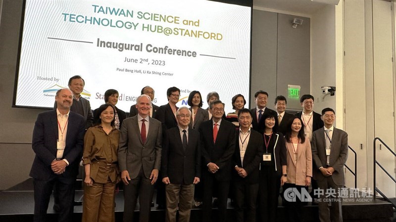 Head of the NSTC Wu Tsung-tsong (front row, fourth left), Stanford University President Marc Tessier-Lavigne (front row, third left) and other officials pose for a group photo for the opening of the Taiwan Science & Technology Hub at Stanford University on Friday. CNA photo June 3, 2023