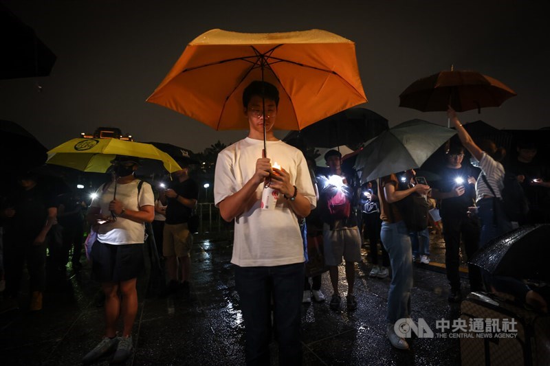 People taking part in the vigil in the rain in Taipei Sunday evening. CNA photo June 4, 2023