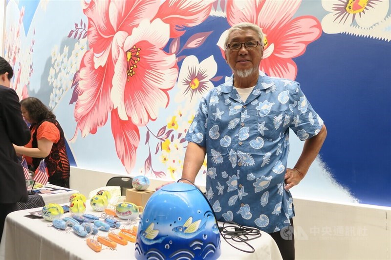 Artist Wu Kuan-liang presents his painted lamps at an exhibition of Taiwanese artists in New York on Wednesday. CNA photo June 9, 2023