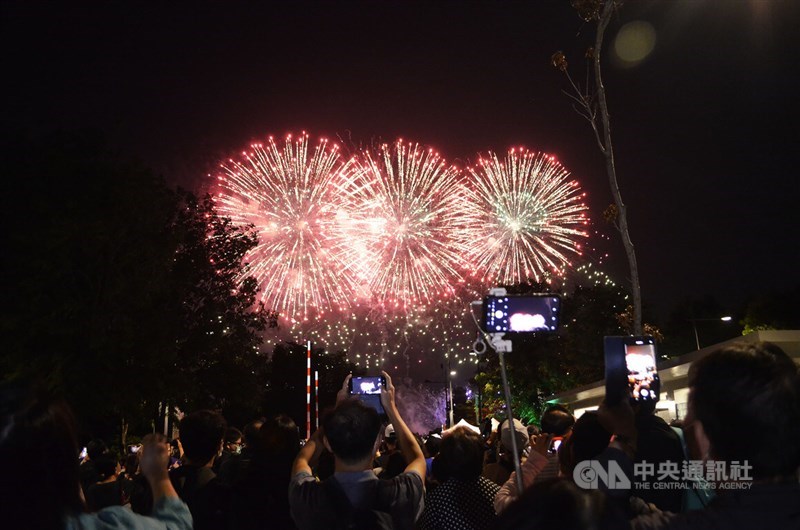 Fireworks are displayed in Chiayi County for the National Day in this photo taken on Oct.10, 2022. CNA file photo