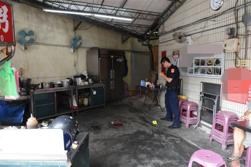 Police collect evidence at the Beitou congee shop that is the scene of the shooting. Photo courtesy of local police