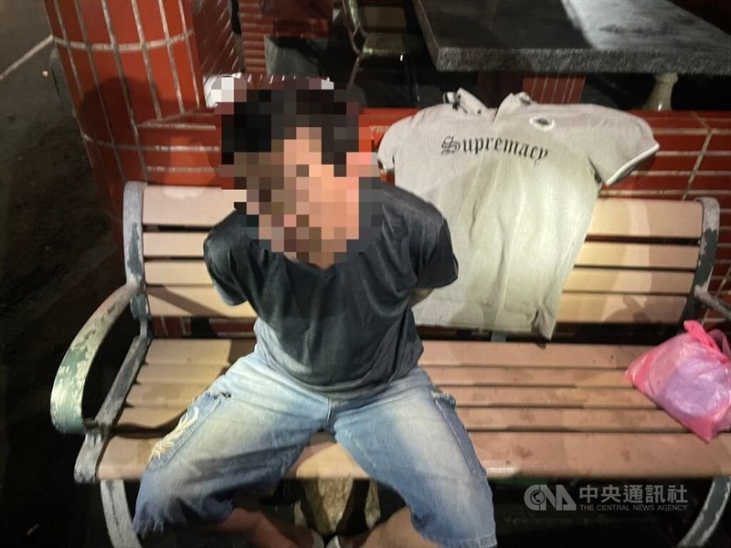 The murder suspect, surnamed Chou, sits on a bench after his arrest at a temple in Linkou Sunday. (Screen capture from police video)