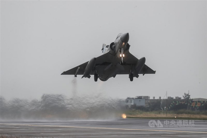 A Mirage 2000 fighter jet takes off in this undated photo. CNA file photo