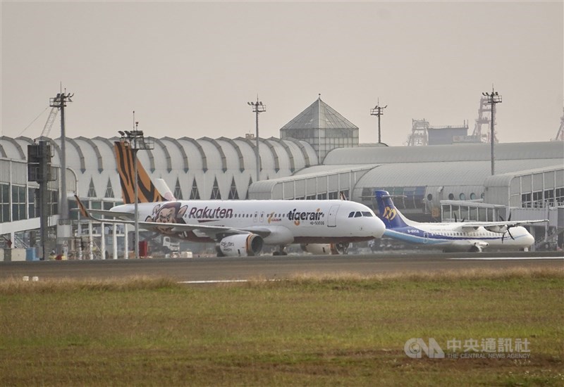 Flights disrupted as Typhoon Doksuri approaches Taiwan (update