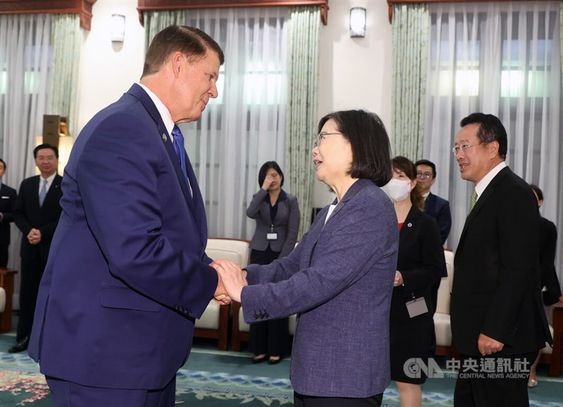 President Tsai Ing-wen shakes hands with former U.S. State Department official Keith Krach at the Presidential Office in Taipei Thursday. CNA photo Aug. 10, 2023