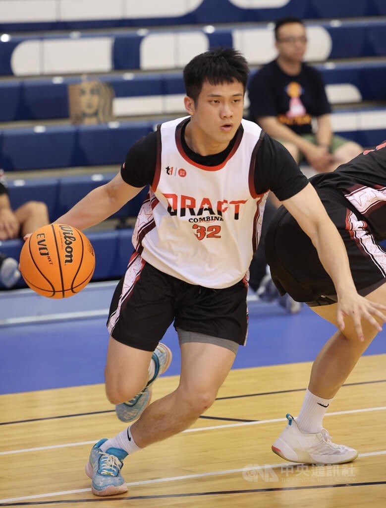 Jeremy Lin to land on Saturday, hopes to play soon - Taipei Times