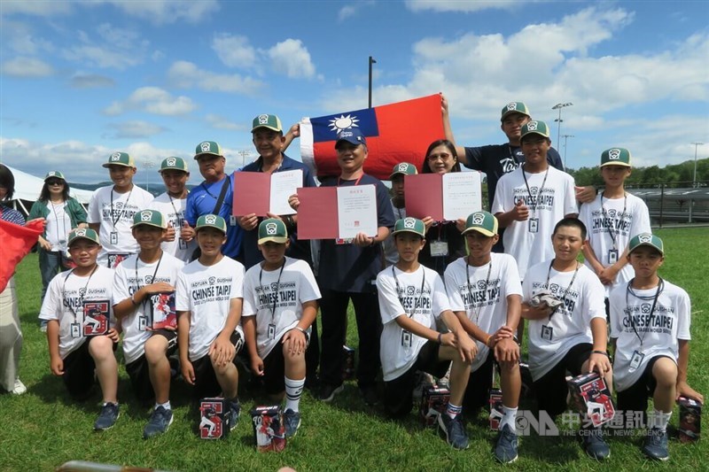 FIRST WORLD BASEBALL CLASSIC HOME RUN OF 2023! (Nien-Ting Wu CRUSHES 2-run  homer for Chinese Taipei) 