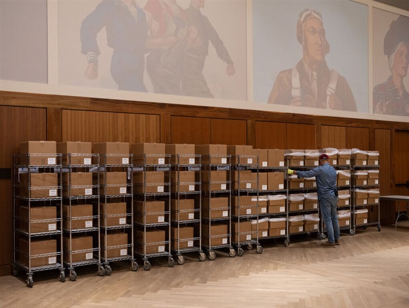 Diaries of former Republic of China presidents Chiang Kai-shek and Chiang Ching-kuo are prepped for transport. Photo courtesy of the Hoover Institute