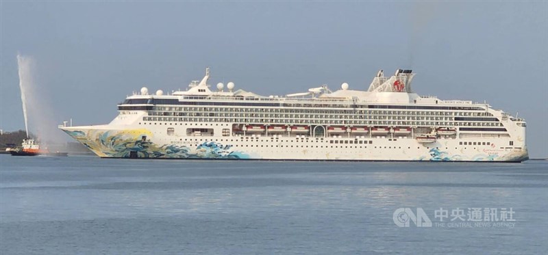 The "Resorts World One" luxury cruise ship is guided into the Magong Harbor by a pilot boat in this CNA file photo