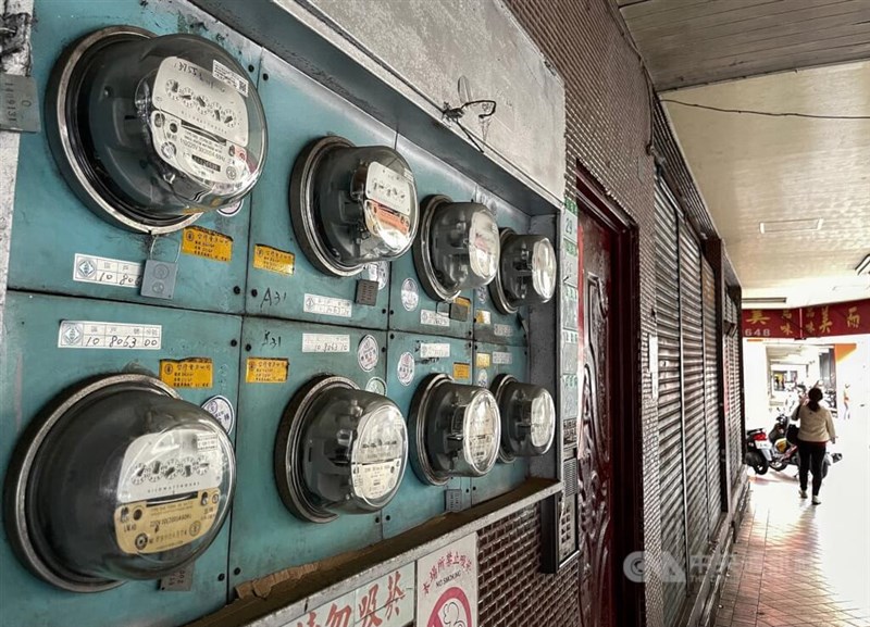A set of electricity meter record the power consumption in a Taipei City apartment building. CNA file photo