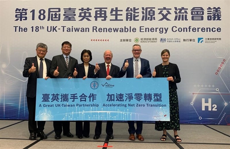 (Left to right) Taipower Vice President Wu Ching-chung, MOEA Bureau of Energy Director Yu Chen-wei, MOEA Chief Secretary Chen Yi-ling, UK Prime Minister's Trade Envoy to Taiwan Lord Richard Faulkner of Worcester, Reactive Technologies representative David Sterling, and Director of Trade and Investment at British Office Taipei Stephanie Ashmore, pose for photo at the 18th UK-Taiwan Renewable Energy Conference in Taipei on Friday. Photo courtesy of British Office Taipei Sept. 22, 2023